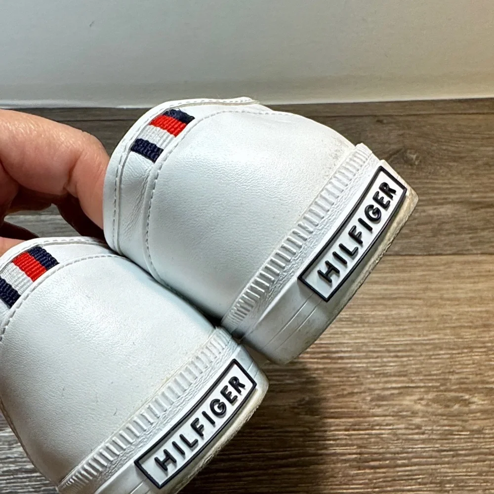 Tommy Hilfiger White Sneakers with Red and Blue Stripes woman’s 8.5 (s94)